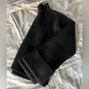 Chunky/boxy fit knit sweater with cuffed sleeves